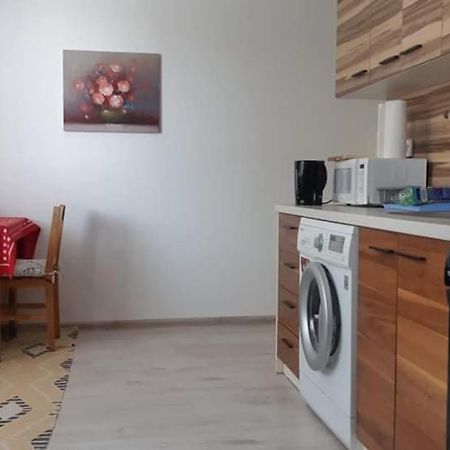 Szoba Konyha Lakas Komárno Esterno foto
