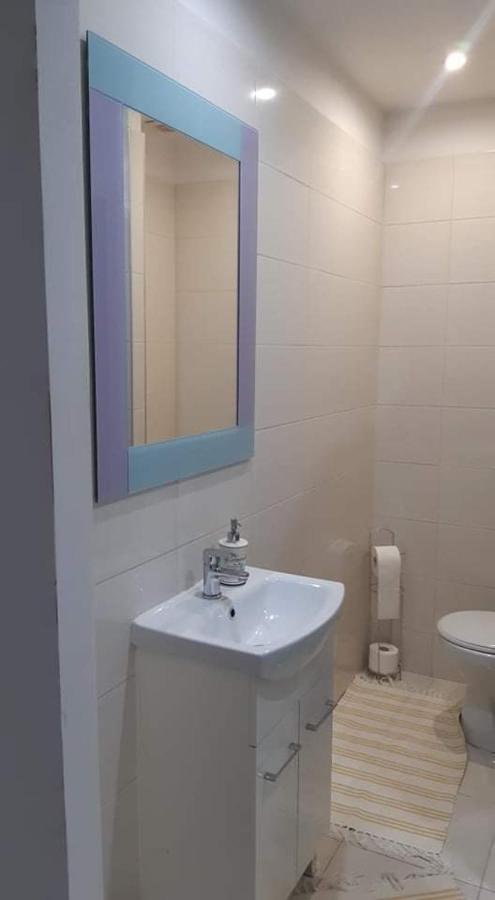 Szoba Konyha Lakas Komárno Esterno foto